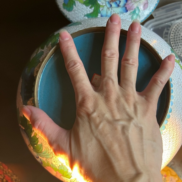 Unique Vintage White Floral Cloisonné large lidded container like new - Picture 7 of 12